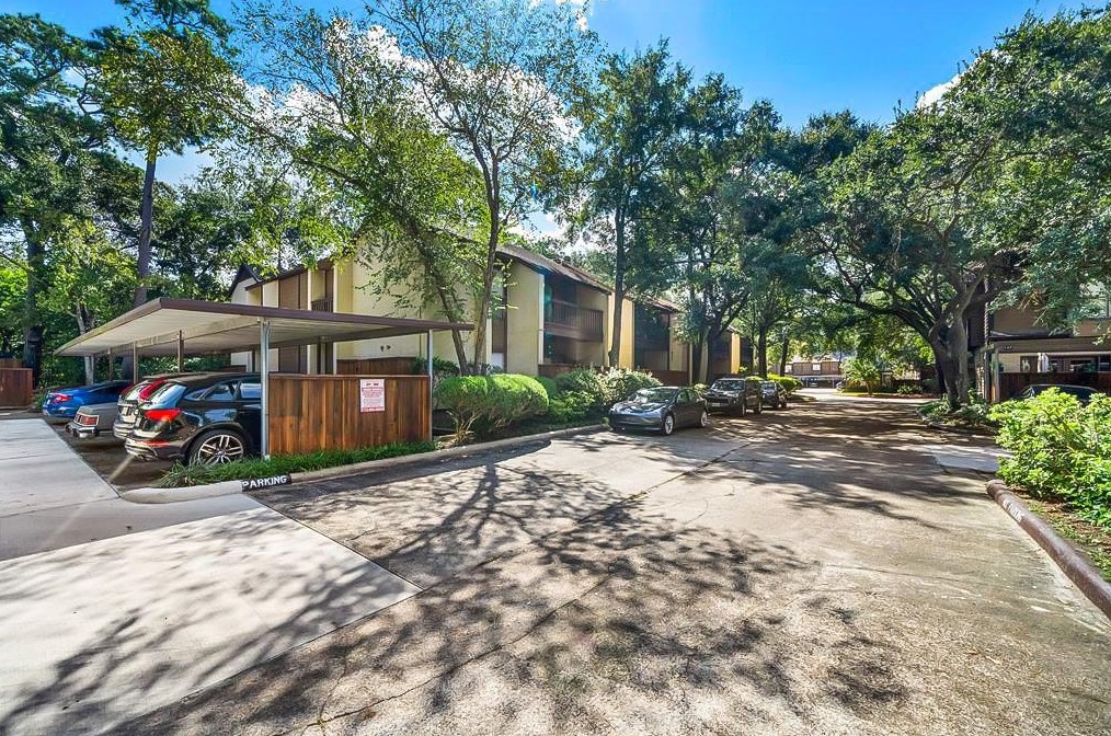11711 Memorial Dr, Houston TX  77024-7255 exterior