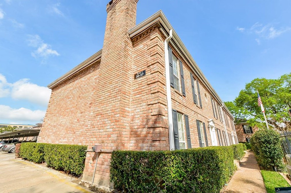 6402 Del Monte Dr, Houston TX  77057-3300 exterior