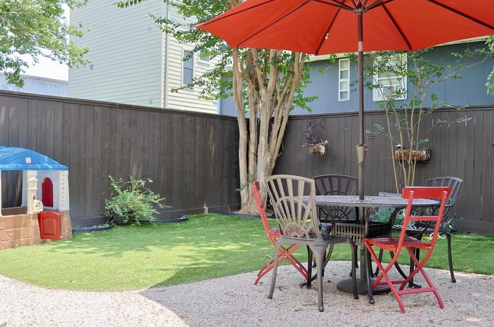 5017 Larkin St, Houston TX  77007-1937 exterior