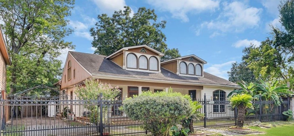1922 Warwick Rd, Houston, TX 77093-2358