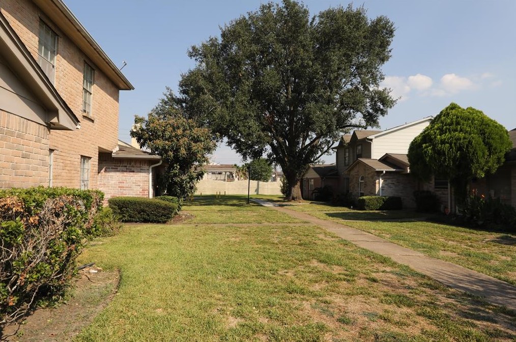 6651 Westwick Dr, Houston, TX 77072