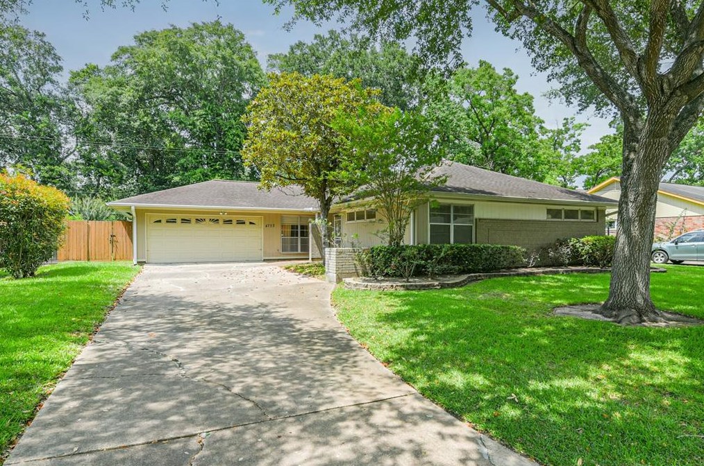 4722 Creekbend Dr, Houston, TX 77035-4906