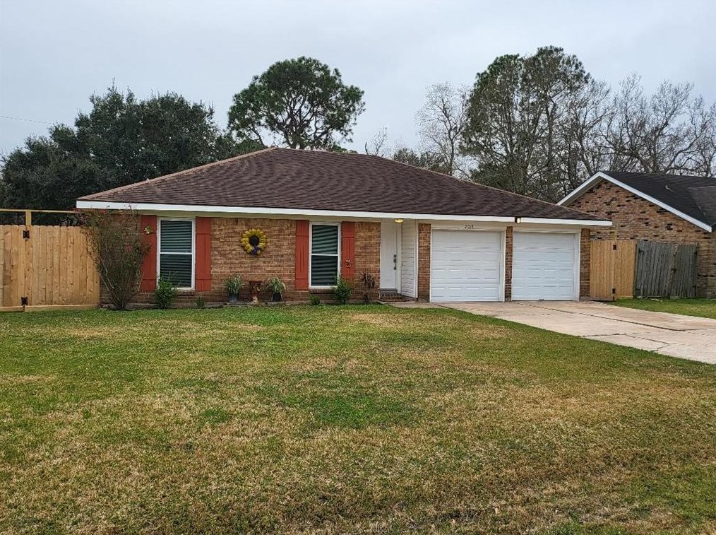 2015 Redwood St, Kemah, TX 77565