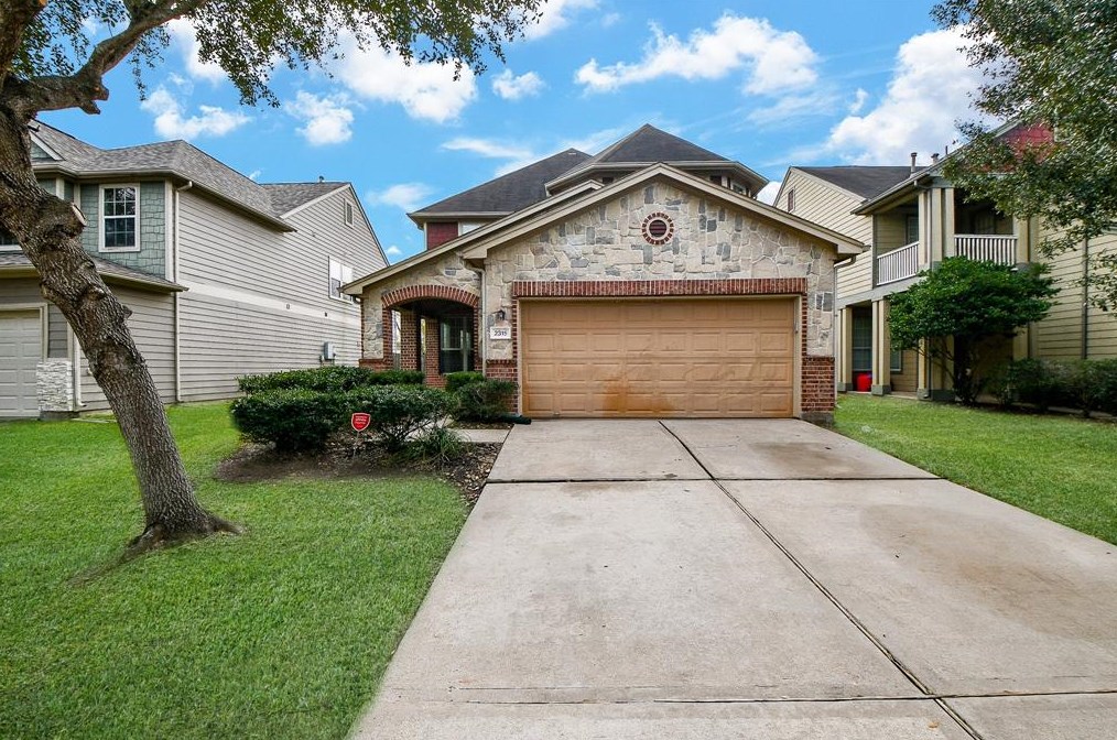 2315 Bedford Oak St, Fresno, TX 77545