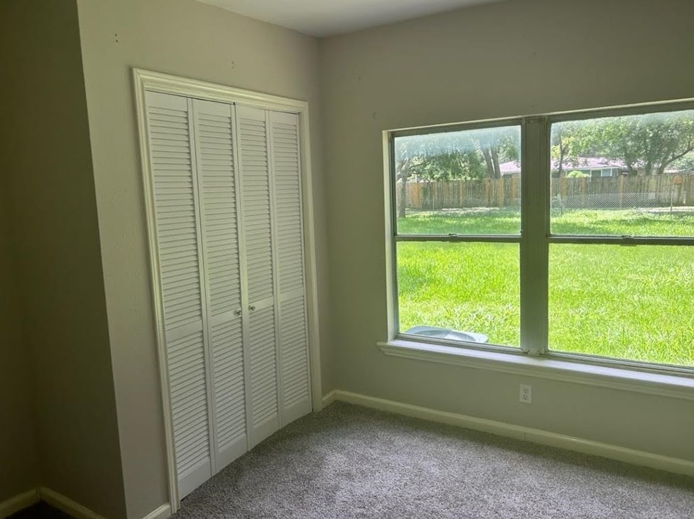 620 Cedar St, Angleton TX 77515-4220 exterior