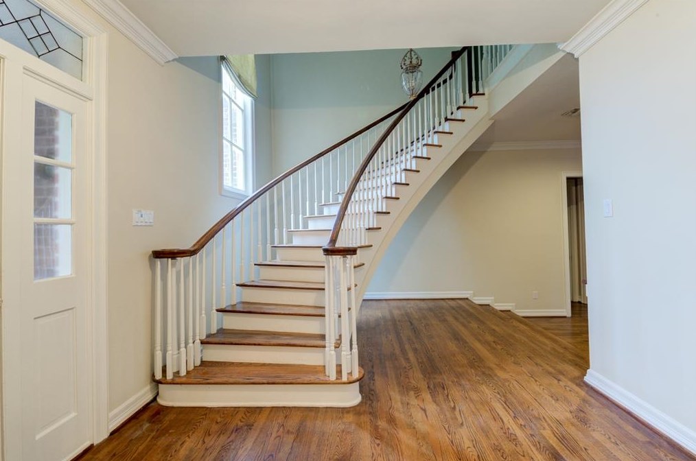 6007 Valley Forge Dr, Houston TX  77057-1933 exterior