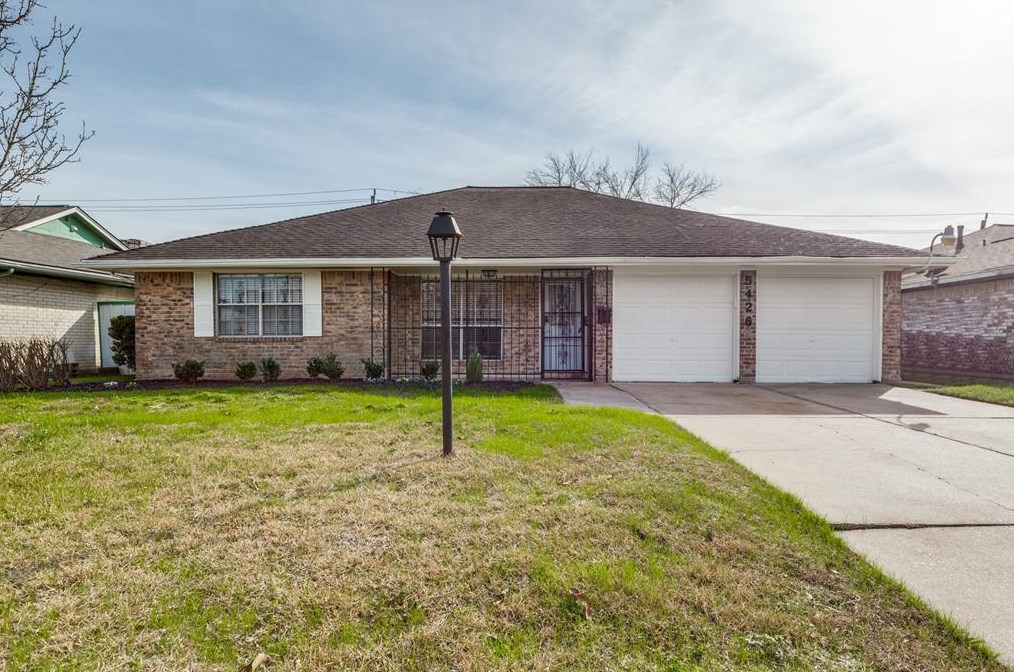 5426 Fairgreen Ln, Houston, TX 77048