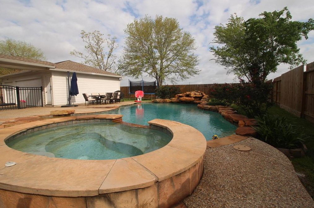 3127 Cherry Ml Ct, Houston TX 77059-2804 exterior