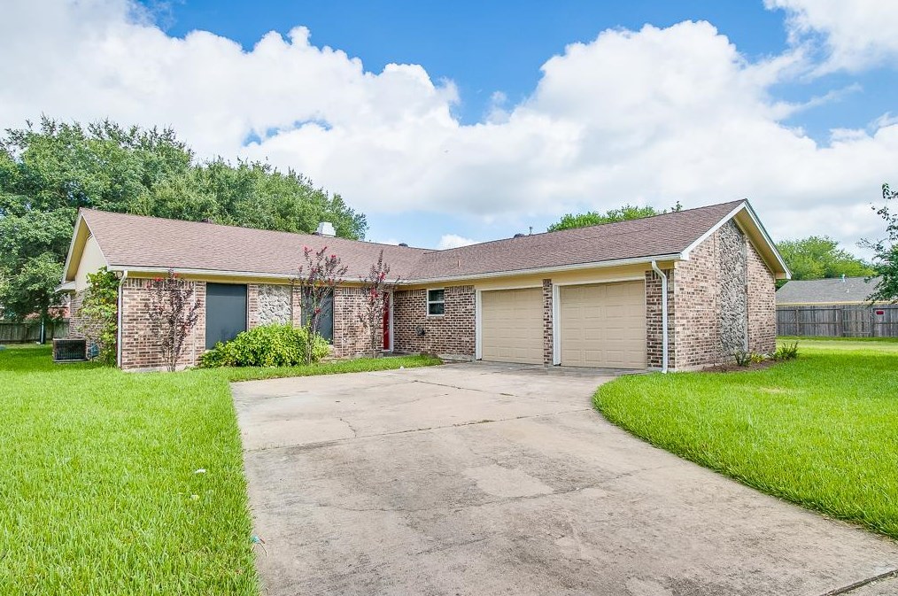 1823 Hanbury Ct, Sugar Land, TX 77498