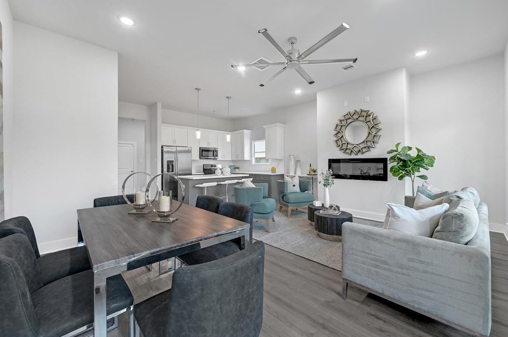 4221 Galesburg St, Houston, TX 77051-2535