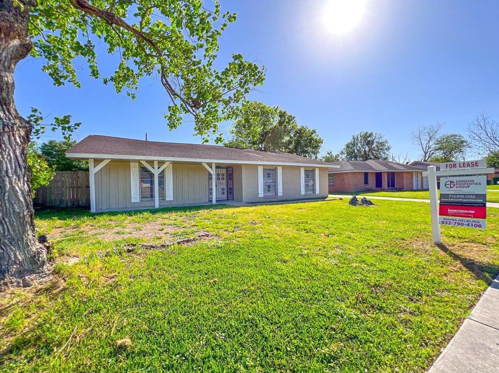2815 Monticello Dr, Houston, TX 77045