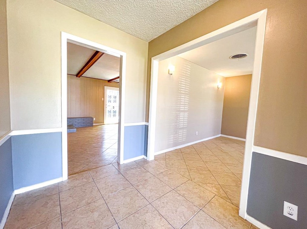 2815 Monticello Dr, Houston TX  77045-3713 exterior