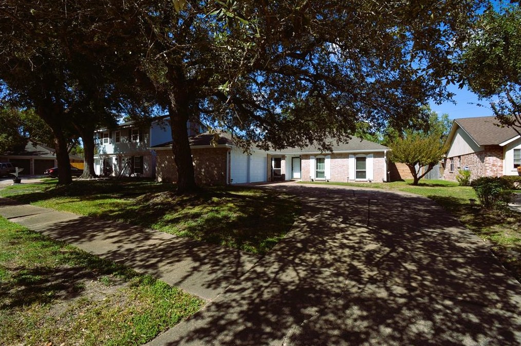 13826 S Burgoyne Rd #1, Houston, TX 77077