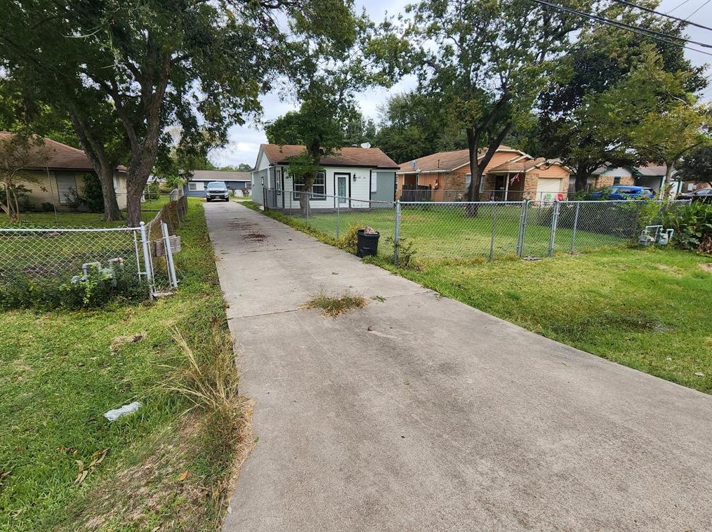 2802 2nd Ave N, Texas City, TX 77590
