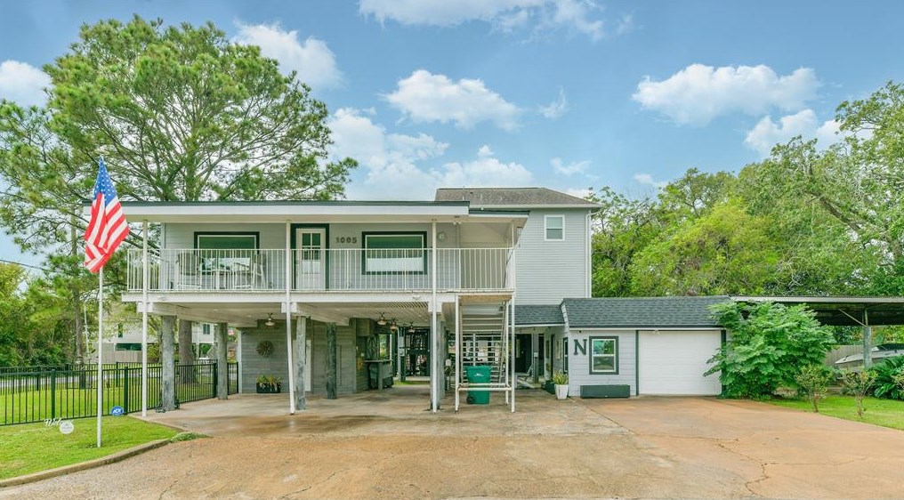 1005 Bryan Ave, Taylor Lake Village, TX 77586