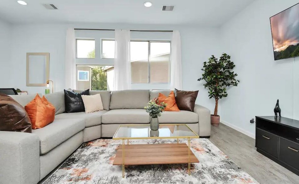 5411 Lindsay Ln, Houston, TX 77011-3394