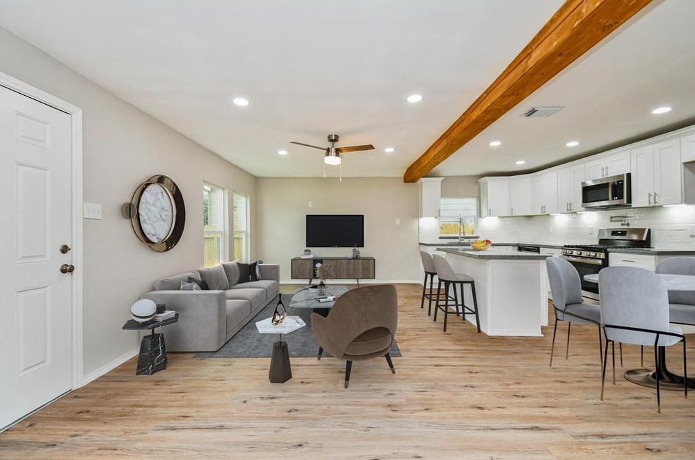 4657 Clover St, Houston, TX 77051-2809
