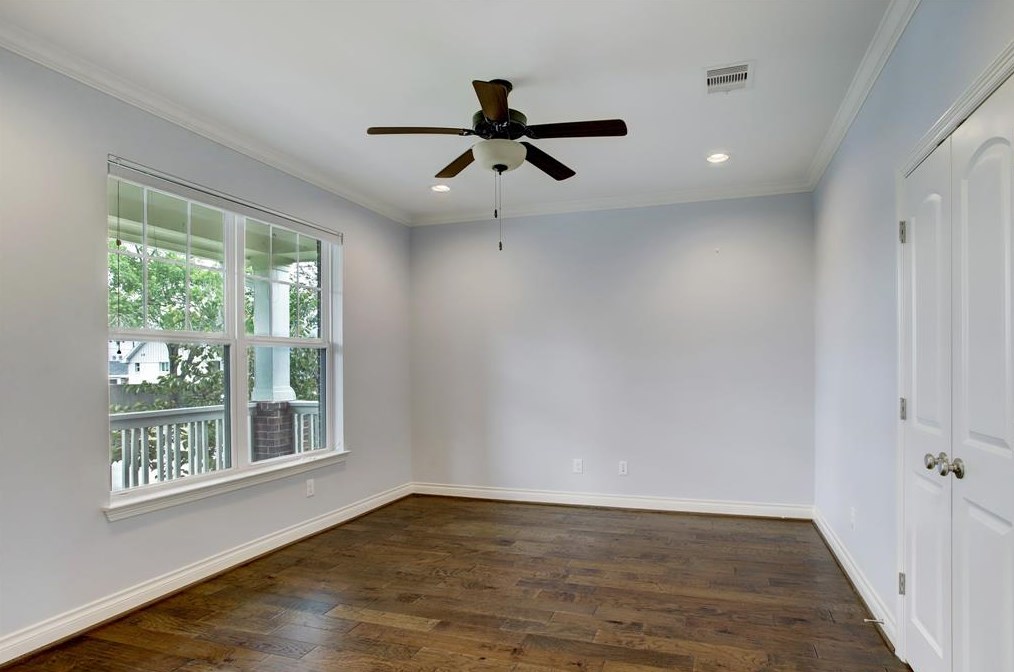 4935 Glenmeadow Dr, Houston TX  77096-4209 exterior