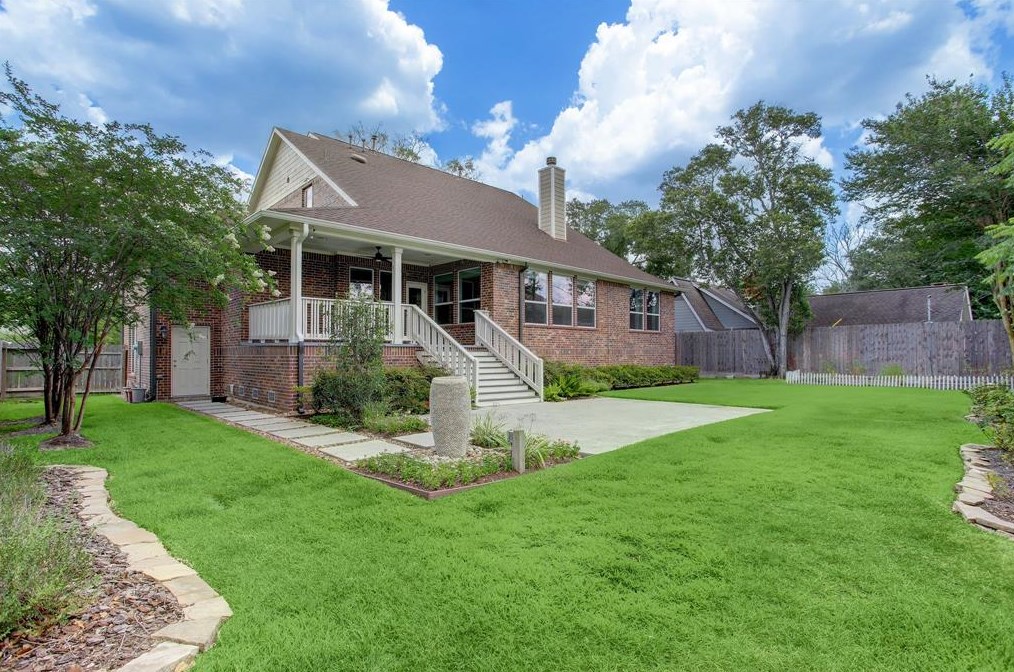 4935 Glenmeadow Dr, Houston TX  77096-4209 exterior