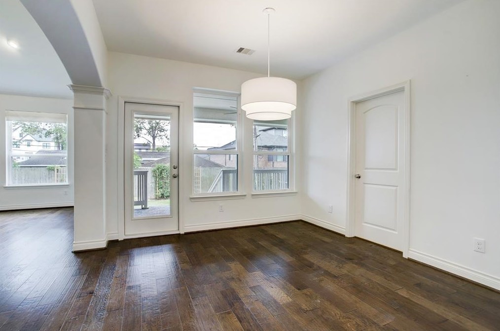 4935 Glenmeadow Dr, Houston TX  77096-4209 exterior