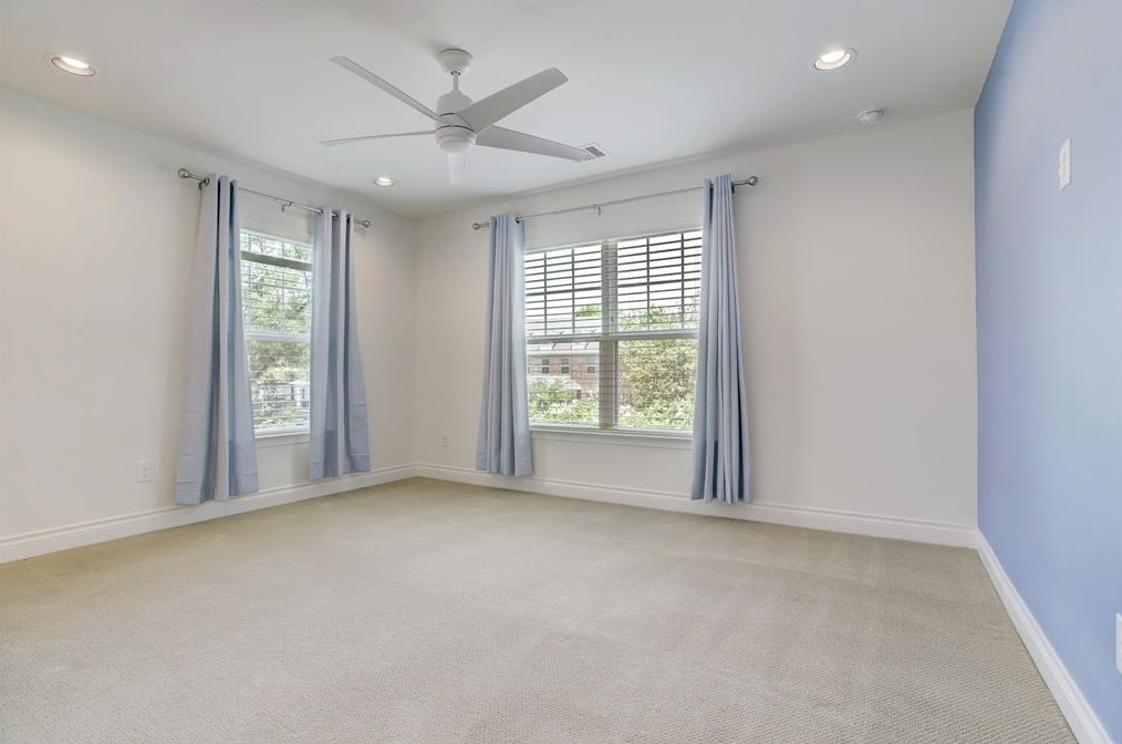 4935 Glenmeadow Dr, Houston TX  77096-4209 exterior