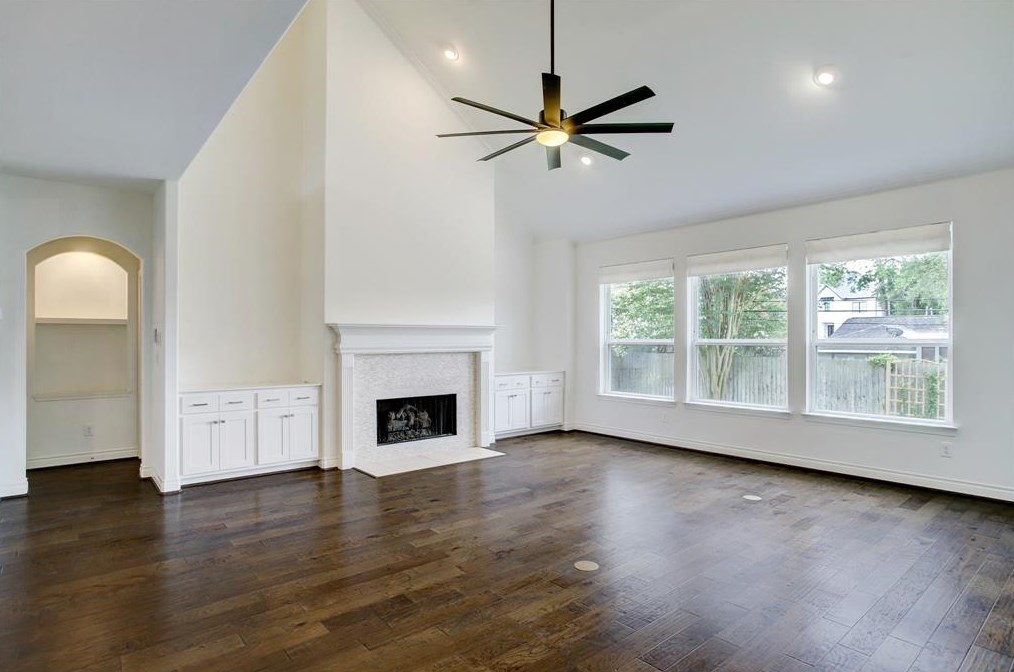 4935 Glenmeadow Dr, Houston TX  77096-4209 exterior