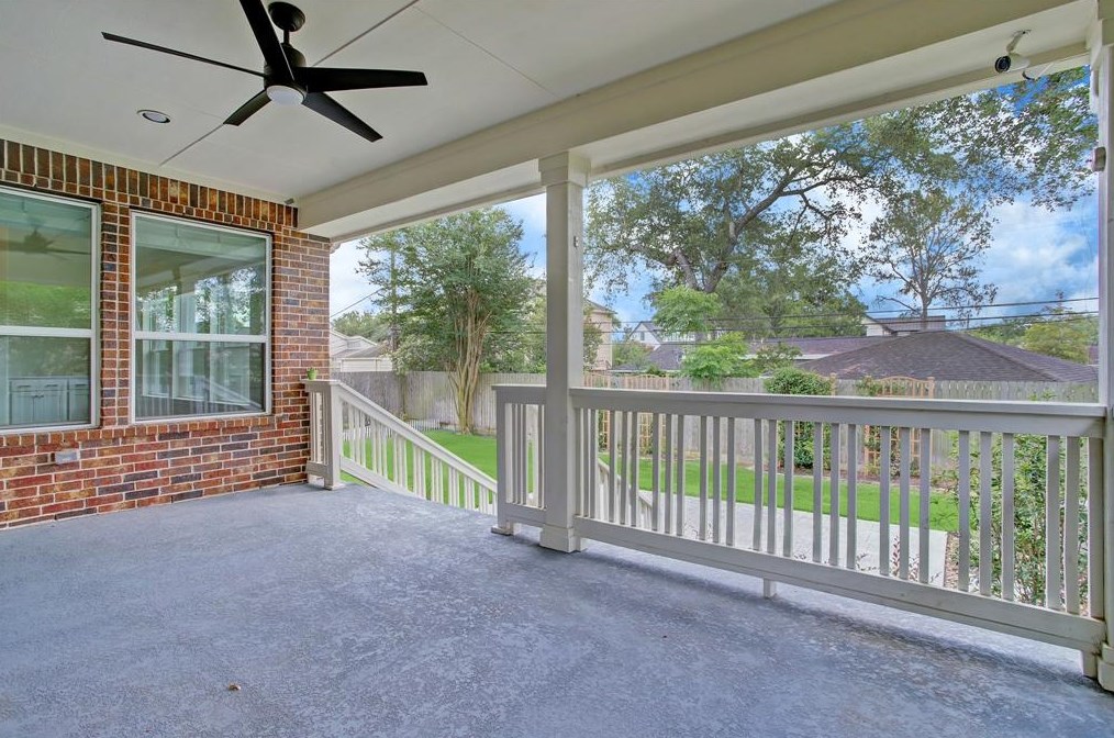 4935 Glenmeadow Dr, Houston TX  77096-4209 exterior