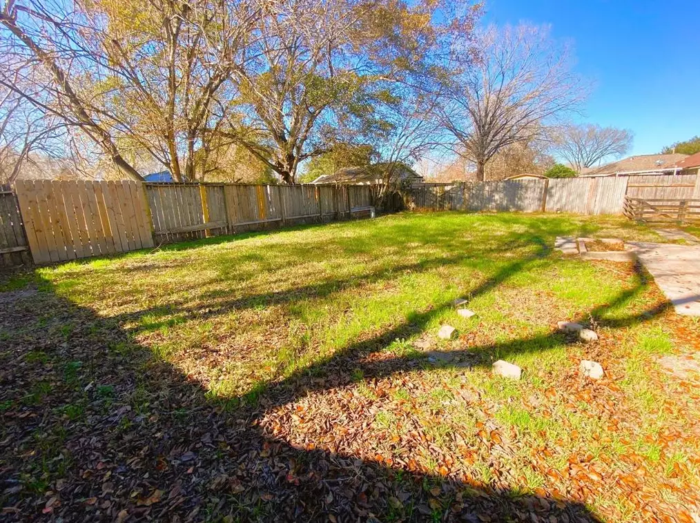 9811 Hannon Dr, Houston, TX 77040