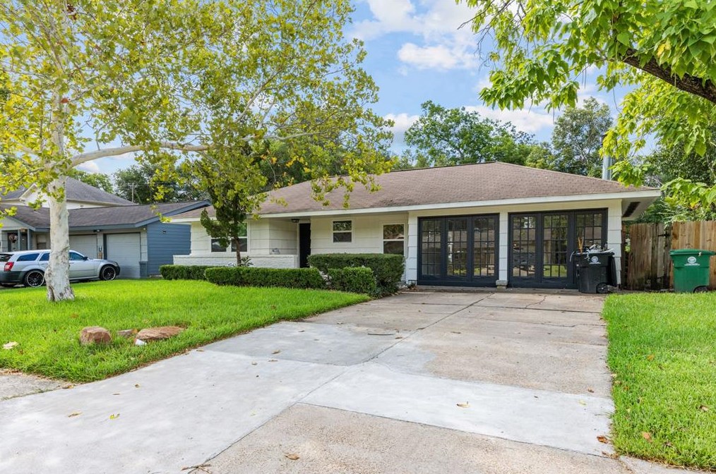 7023 Edgemoor Dr, Houston, TX 77074-3432