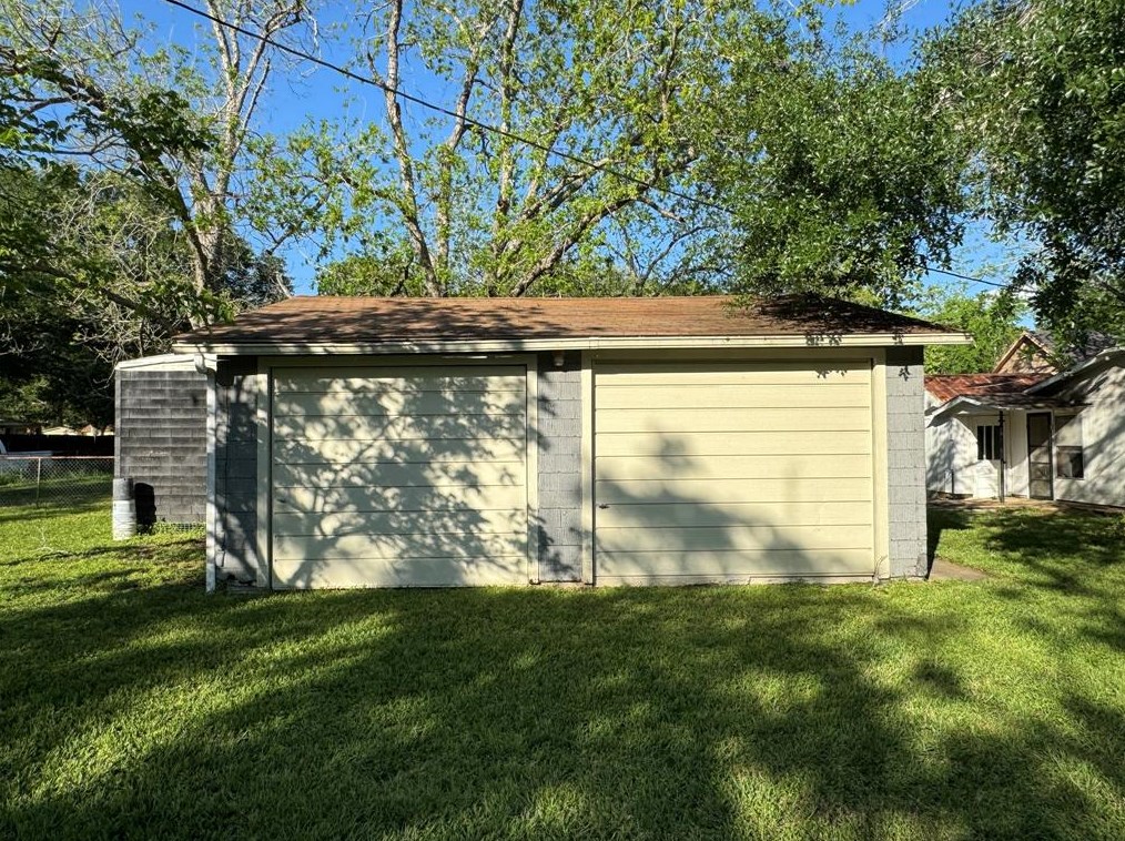 801 Hayden St, Jones Creek TX  77437-3618 exterior