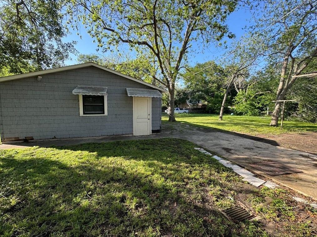 801 Hayden St, Jones Creek TX  77437-3618 exterior