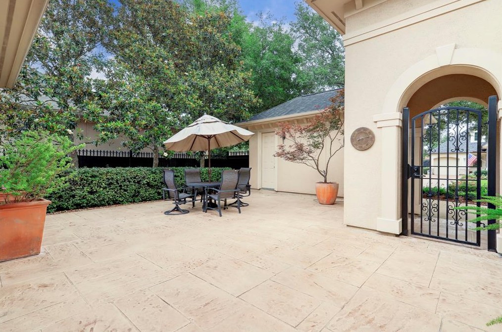 11438 Legend Manor Dr, Houston TX  77082-3073 exterior