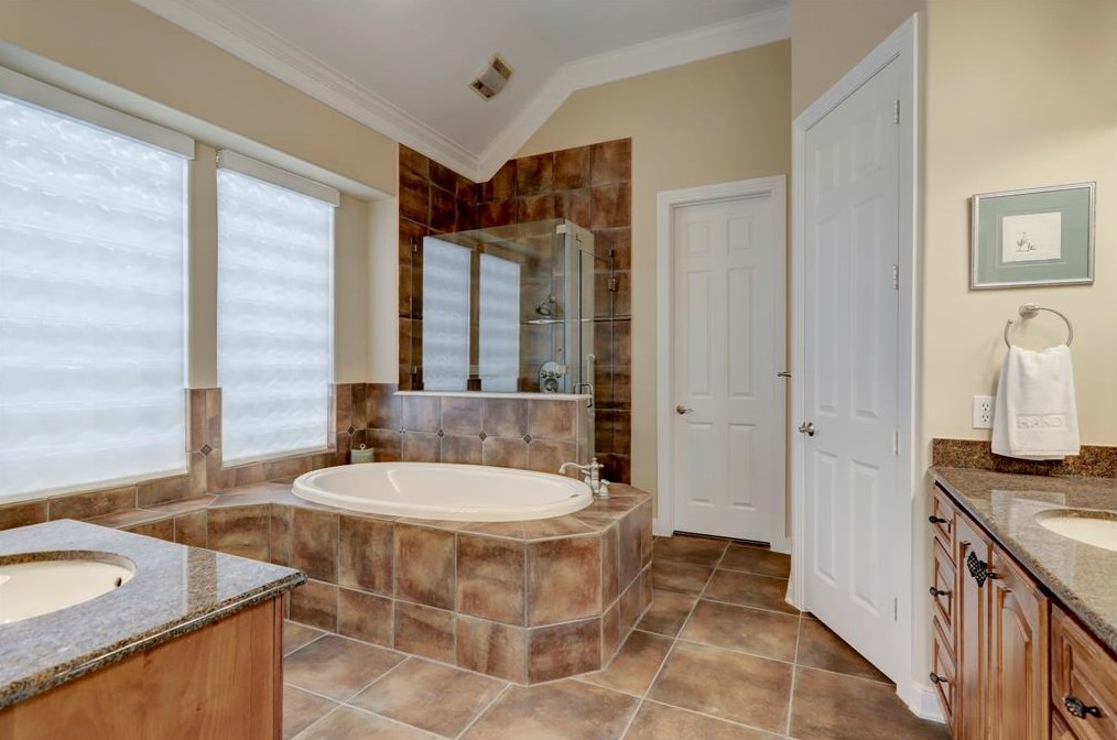 11438 Legend Mnr Dr, Houston TX  77082-3077 exterior