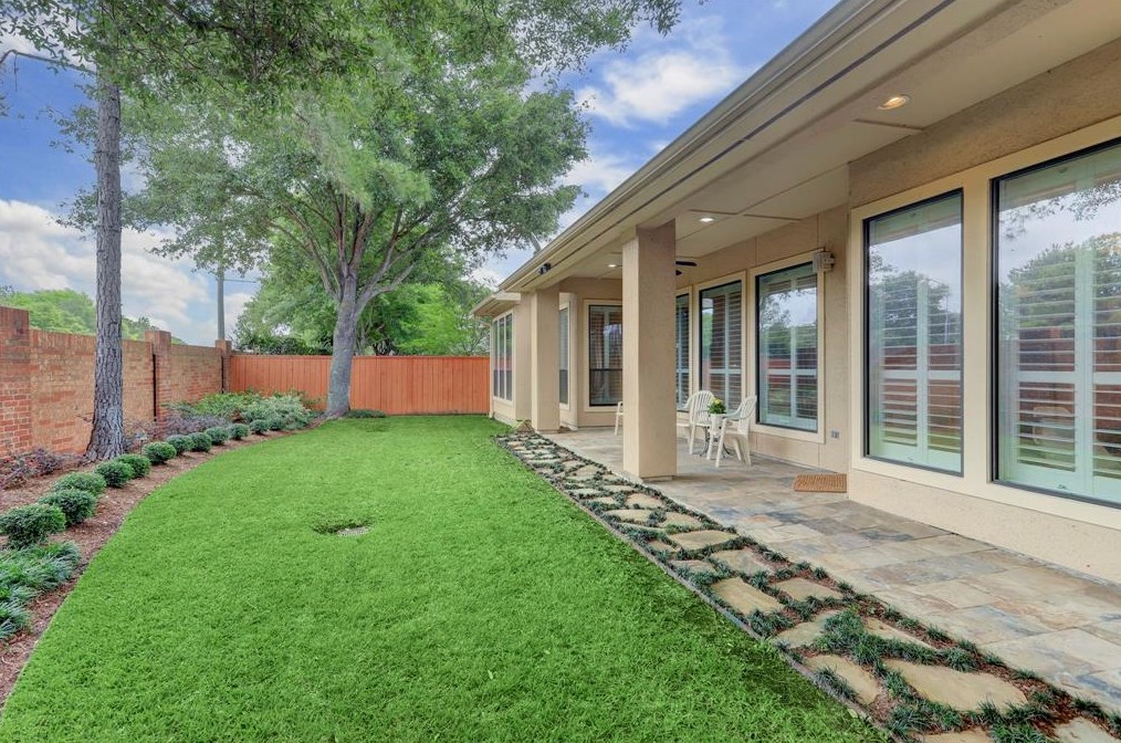 11438 Legend Mnr Dr, Houston TX  77082-3077 exterior