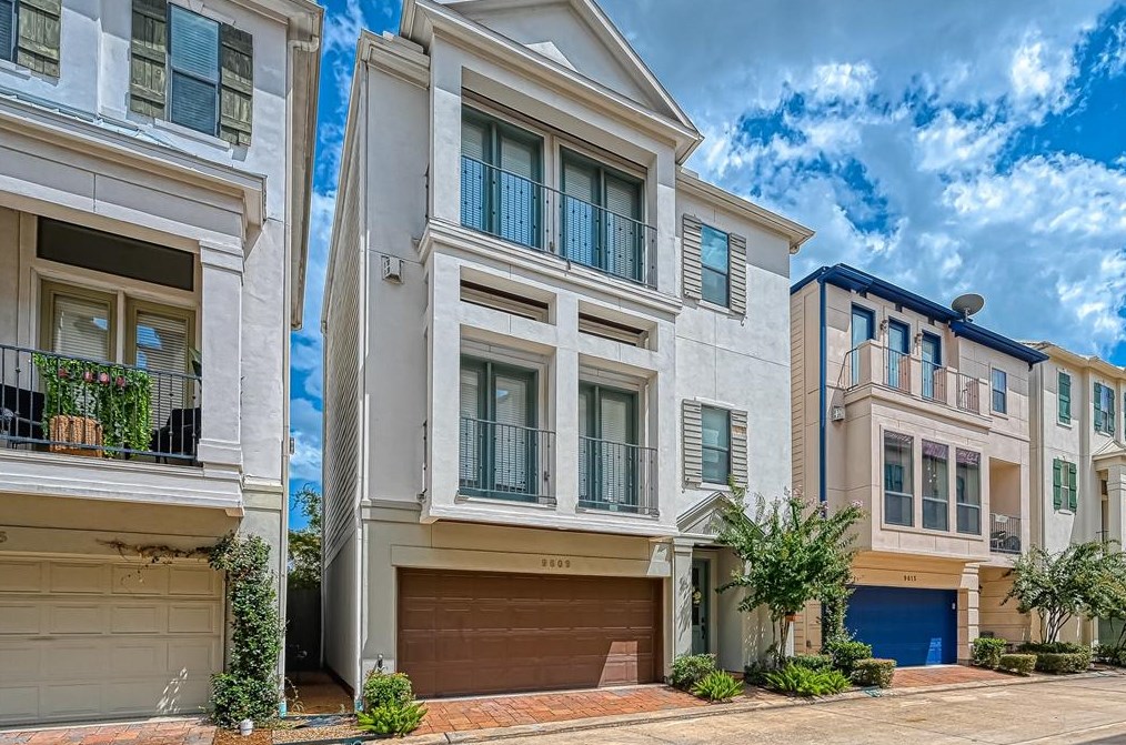 9609 Pemberton Crescent Dr, Houston, TX 77025-3768
