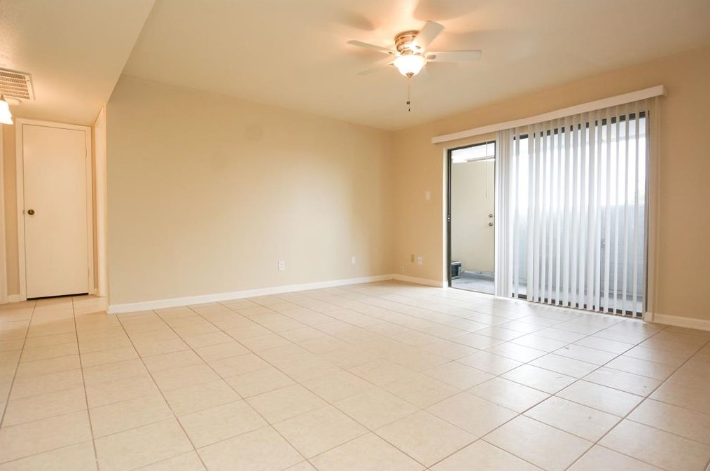 3015 Walnut Bend Ln #38, Houston, TX 77042