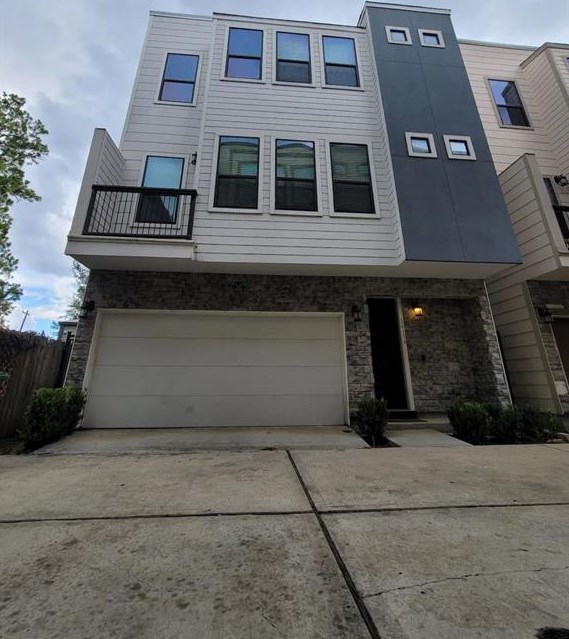 1413 Holly St, Houston, TX 77007-4244