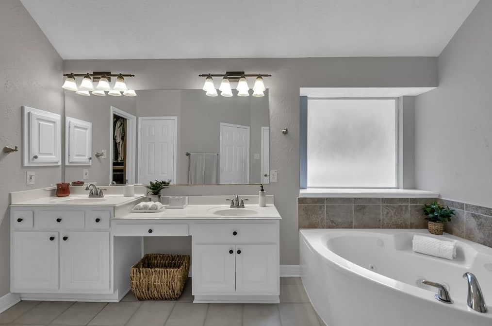 49 Peaceful Cyn Cir, Spring TX 77381-4486 exterior