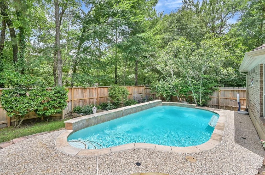 49 Peaceful Cyn Cir, Spring TX 77381-4486 exterior