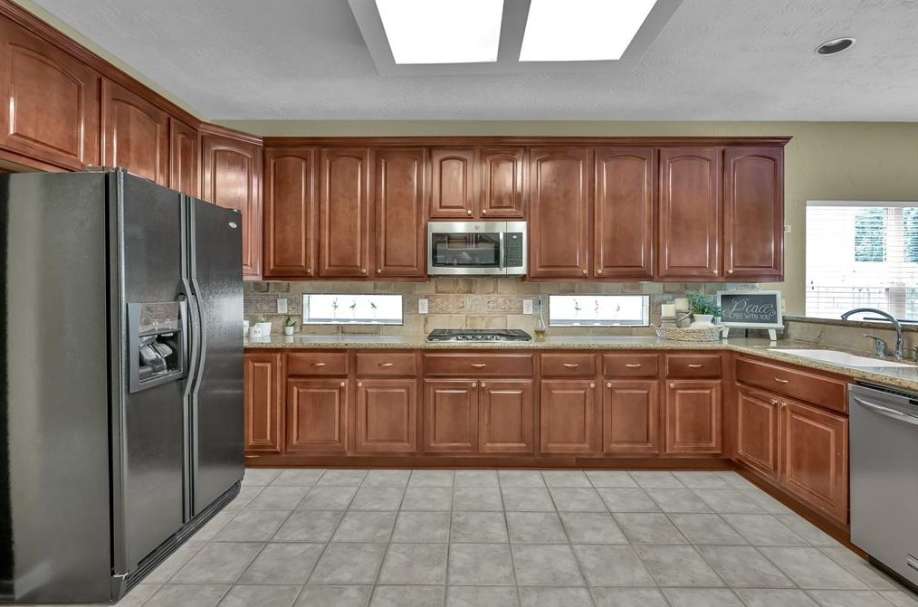 49 Peaceful Cyn Cir, Spring TX 77381-4486 exterior