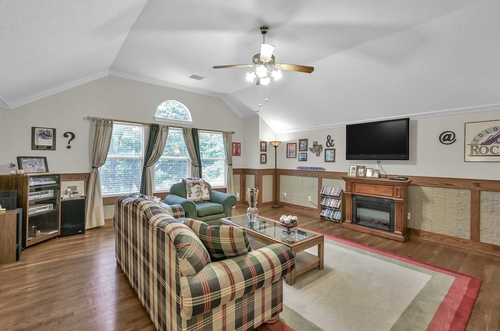 49 Peaceful Cyn Cir, Spring TX 77381-4486 exterior