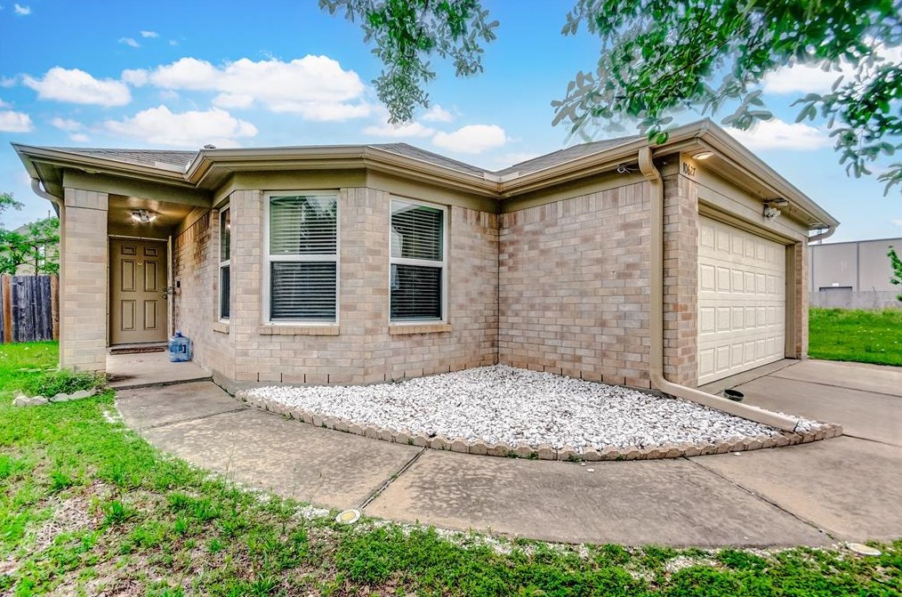 10627 Ince Ln, Houston, TX 77040