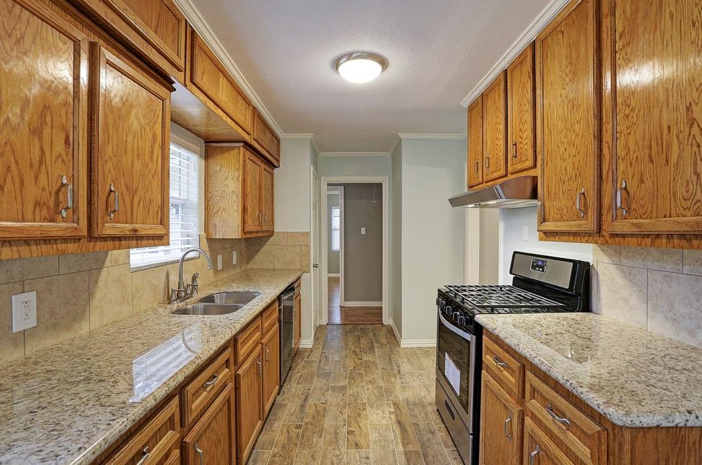 9618 Westview Dr, Houston, TX 77055