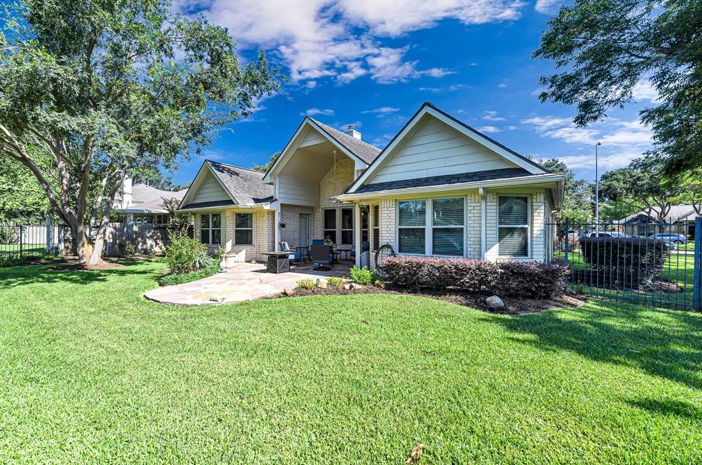 2507 Crystal Lk Ct, Richmond TX 77406-1800 exterior