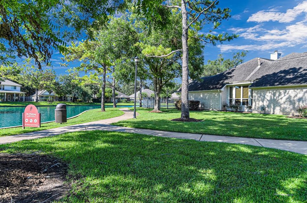 2507 Crystal Lk Ct, Richmond TX 77406-1800 exterior