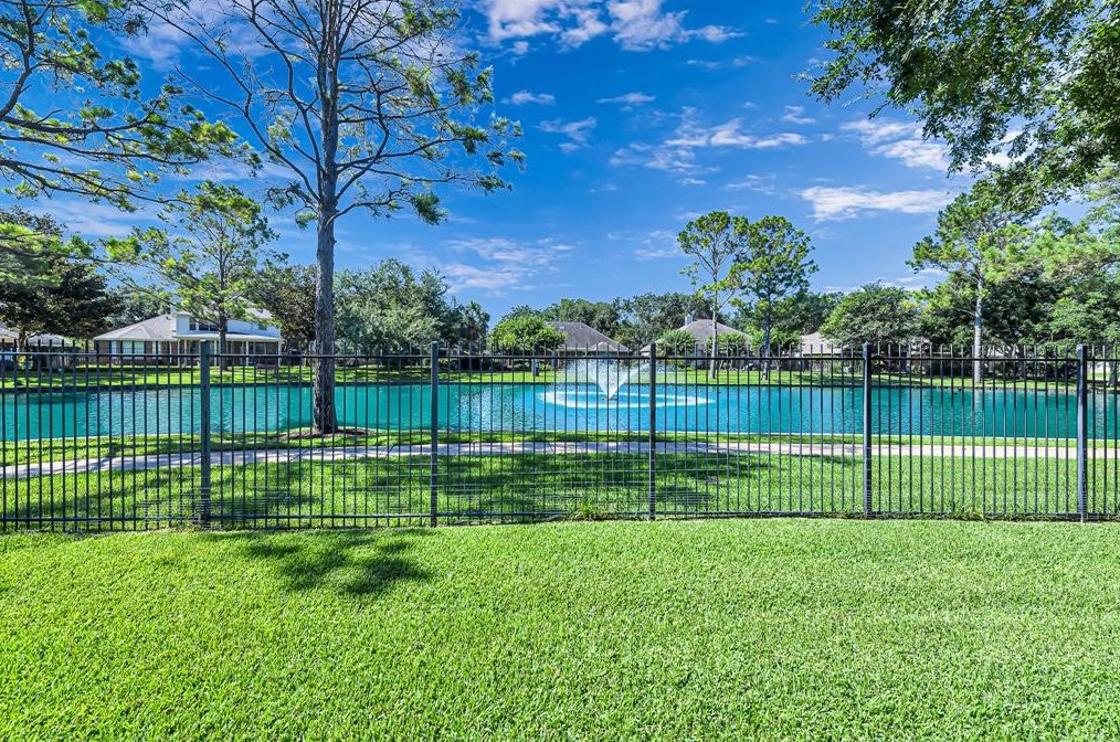 2507 Crystal Lk Ct, Richmond TX 77406-1800 exterior