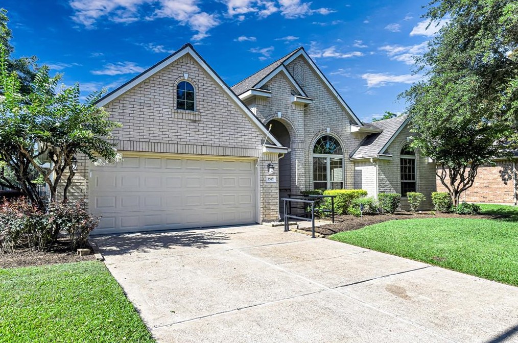 2507 Crystal Lk Ct, Richmond TX 77406-1800 exterior