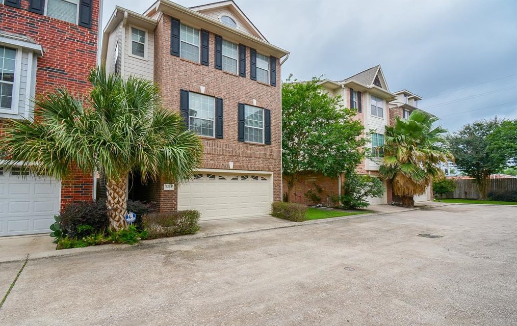3262 Beverly Gardens Ct, Houston, TX 77057