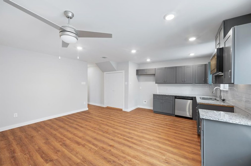 7934 Way St, Houston, TX 77028-1442