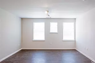 3300 Oak Creek Dr, Austin, TX 78727 - Photo 12